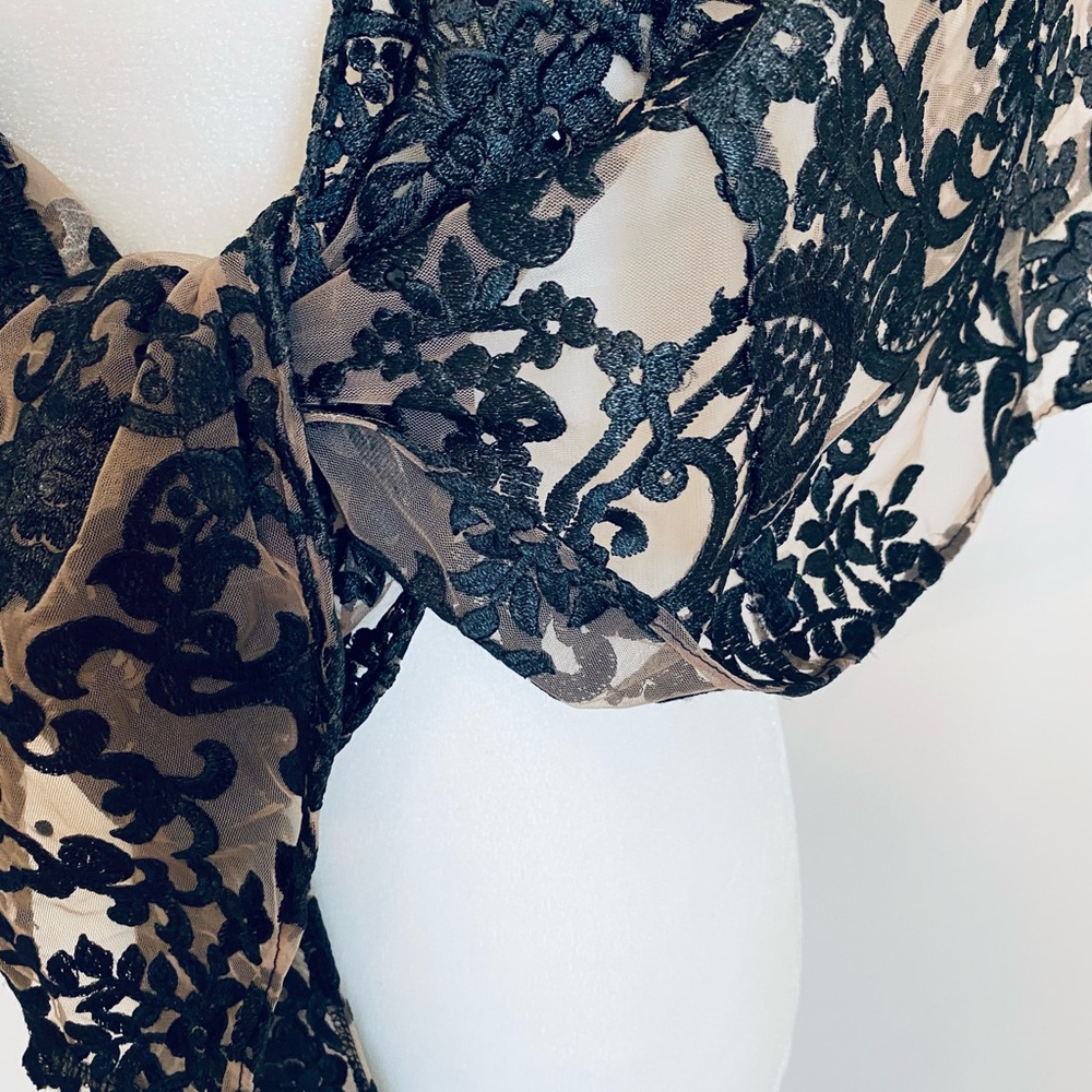 Beautiful Laced Shawl - Picture 5 of 8